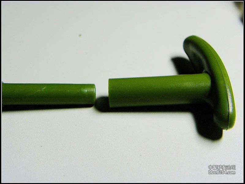 凈易單兵戶外凈水器的手柄是可拆分的，但平時(shí)不用拆開